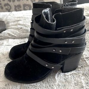 Fergalicious Black booties 7.5 beautiful booties!